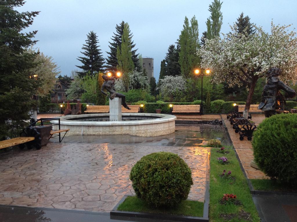 Nane Hotel Гюмри Экстерьер фото